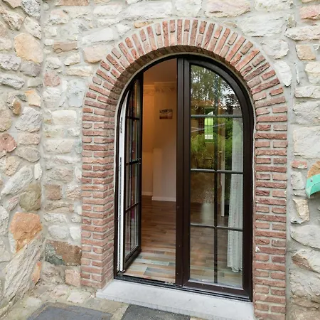 Charming Cottage, Thirimont, Cleaning Included بيت للعطل *