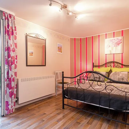 בית נופש Charming Cottage, Thirimont, Cleaning Included *