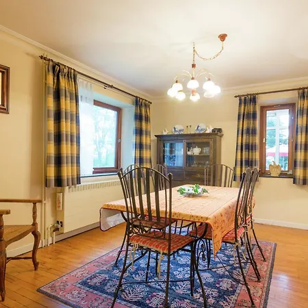 Charming Cottage, Thirimont, Cleaning Included بيت للعطل *