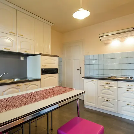בית נופש Charming Cottage, Thirimont, Cleaning Included וואימס