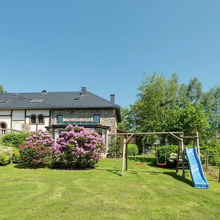 Charming Cottage, Thirimont, Cleaning Included بيت للعطل